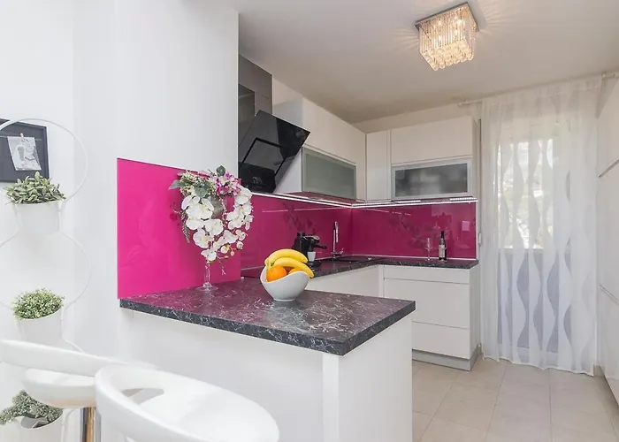 Apartamento With A Parking Space - 13028 Makarska